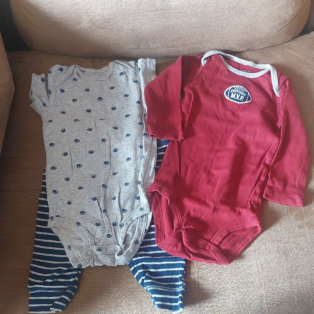 ❄️🏖🌷🍂 Carter's Red and Gray Baby 3 Piece Set